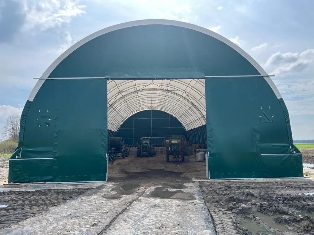 Gable with gate 02.webp